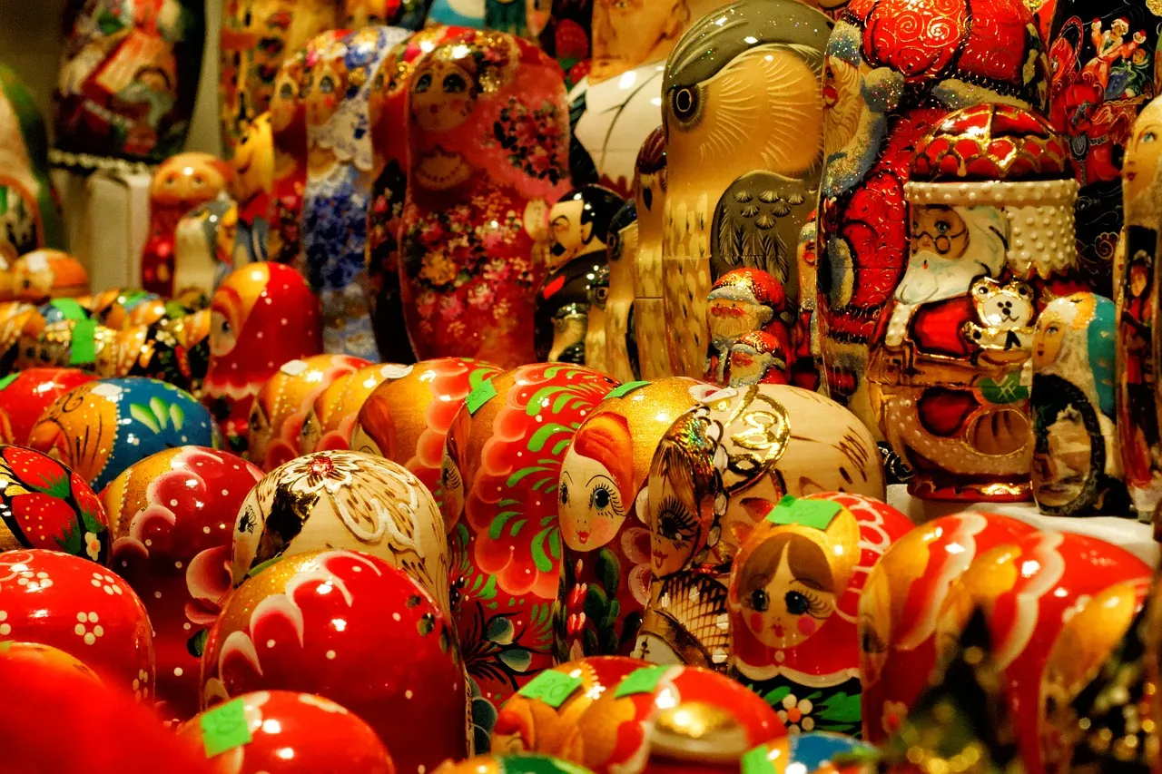 Matryoshkas russes artisanales colorees de Sergiev Posad