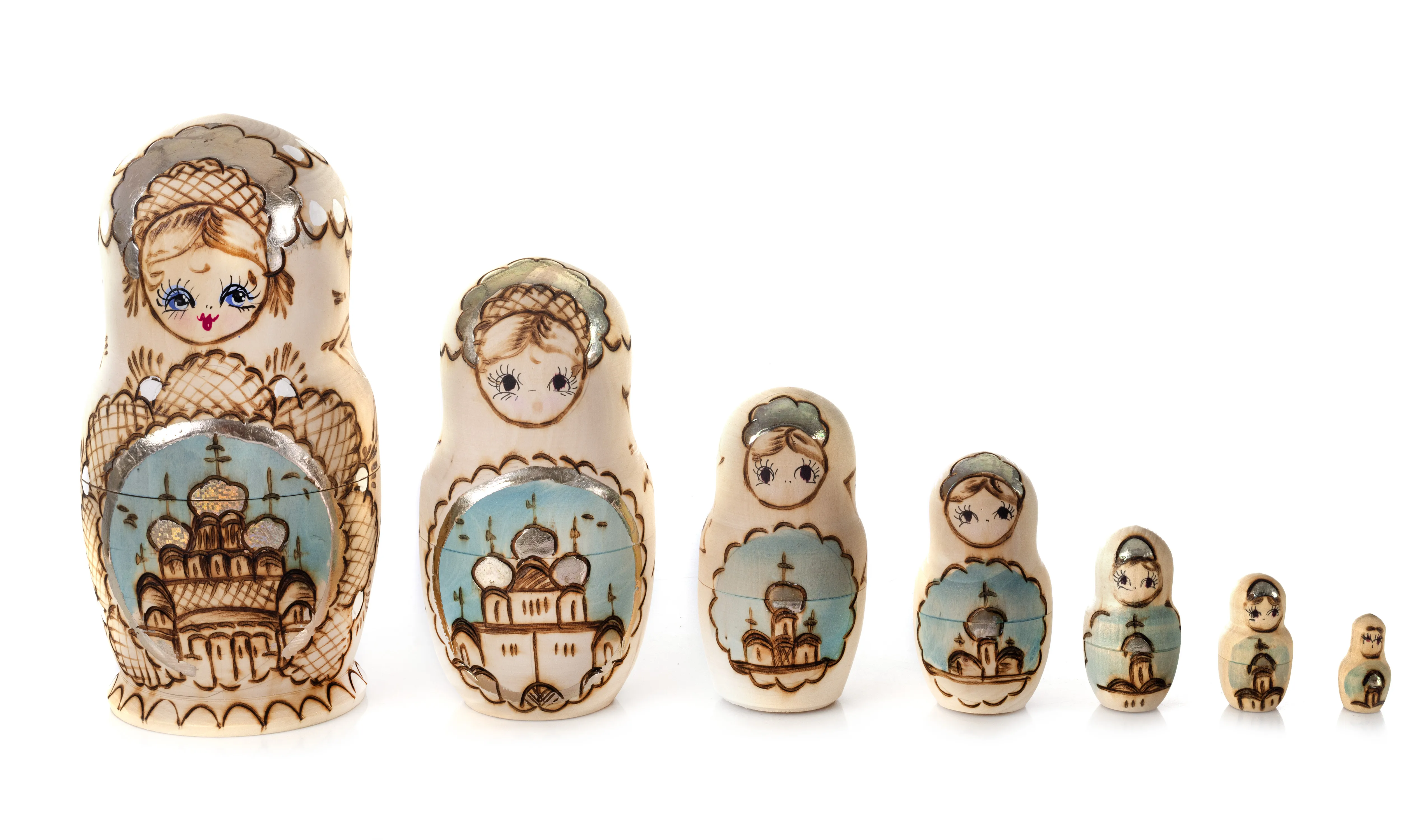 Poupees russes matryoshkas colorees et symboliques
