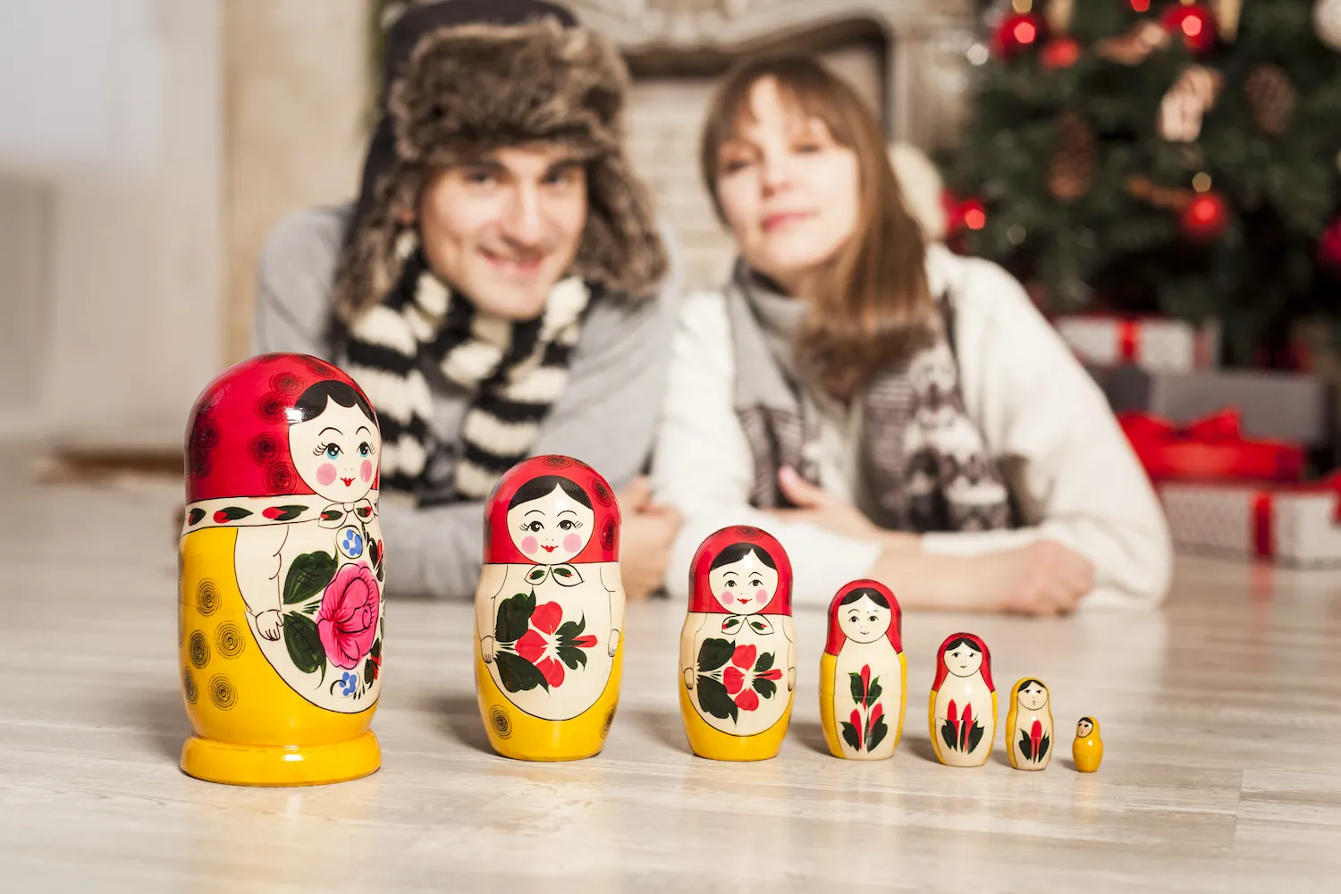 Souvenirs russes matryoshkas traditionnelles exposees dans une boutique